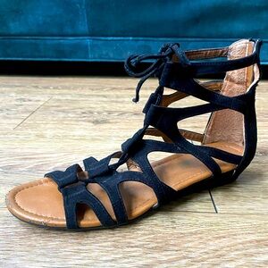EUC Madeline Gladiator Sandals Black 9.5
